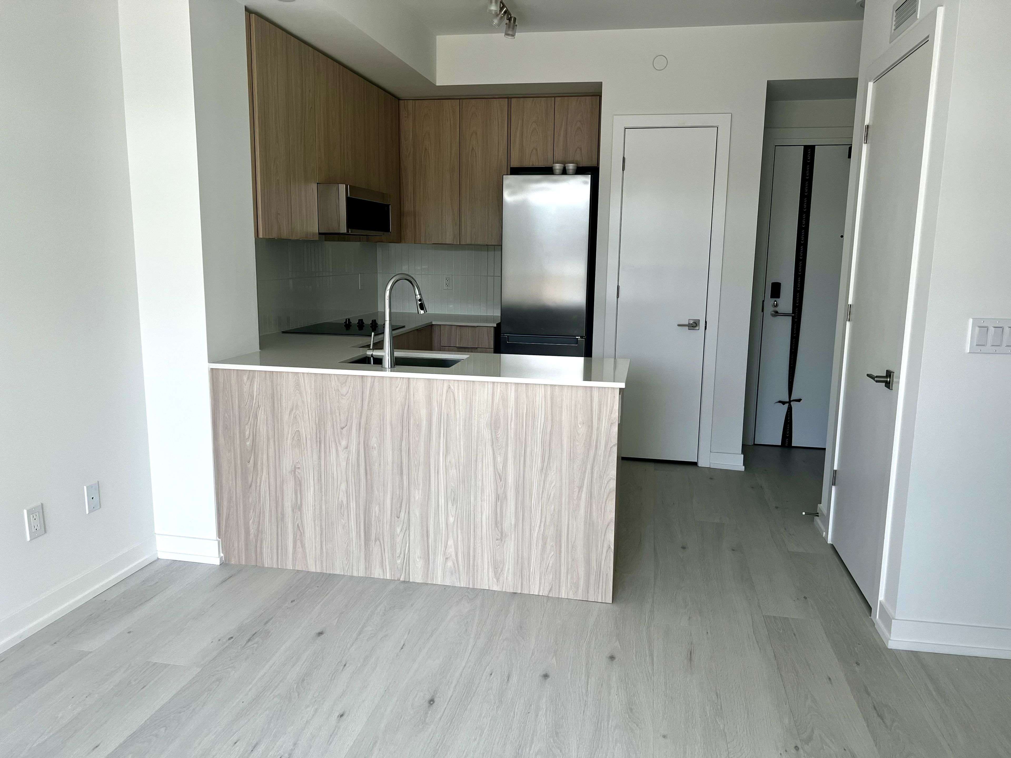 Oakville, ON L6M 5N2,2501 Saw Whet BLVD #503