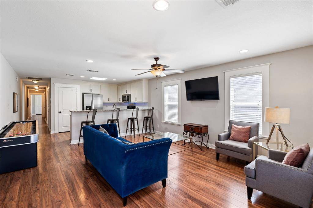 Dallas, TX 75203,818 N Beckley
