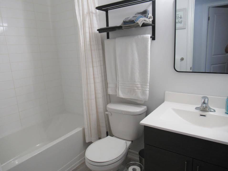 Vaughan, ON L4L 0H8,196 Pine Grove RD #13