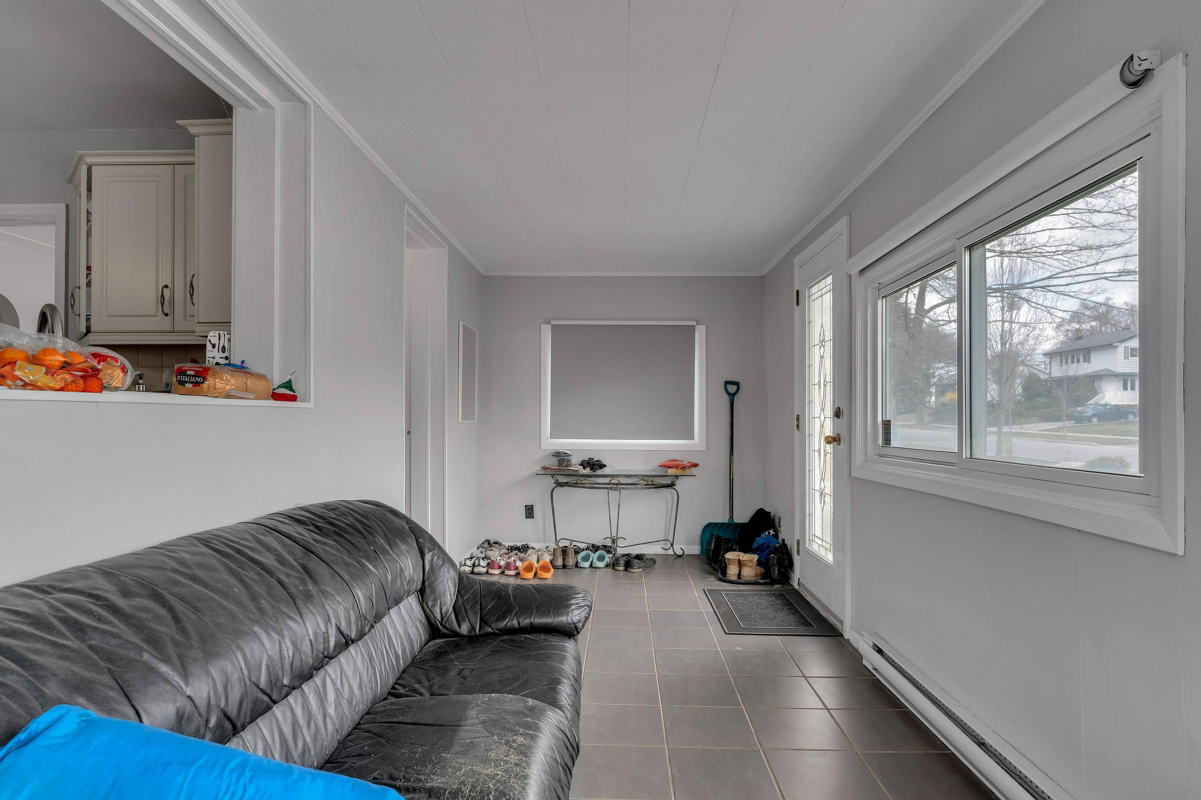 Kingston, ON K7M 1G5,250 Yonge ST