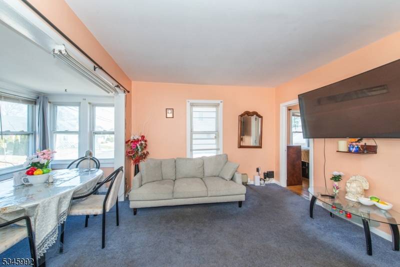 Roselle Boro, NJ 07203,626 Meadow St