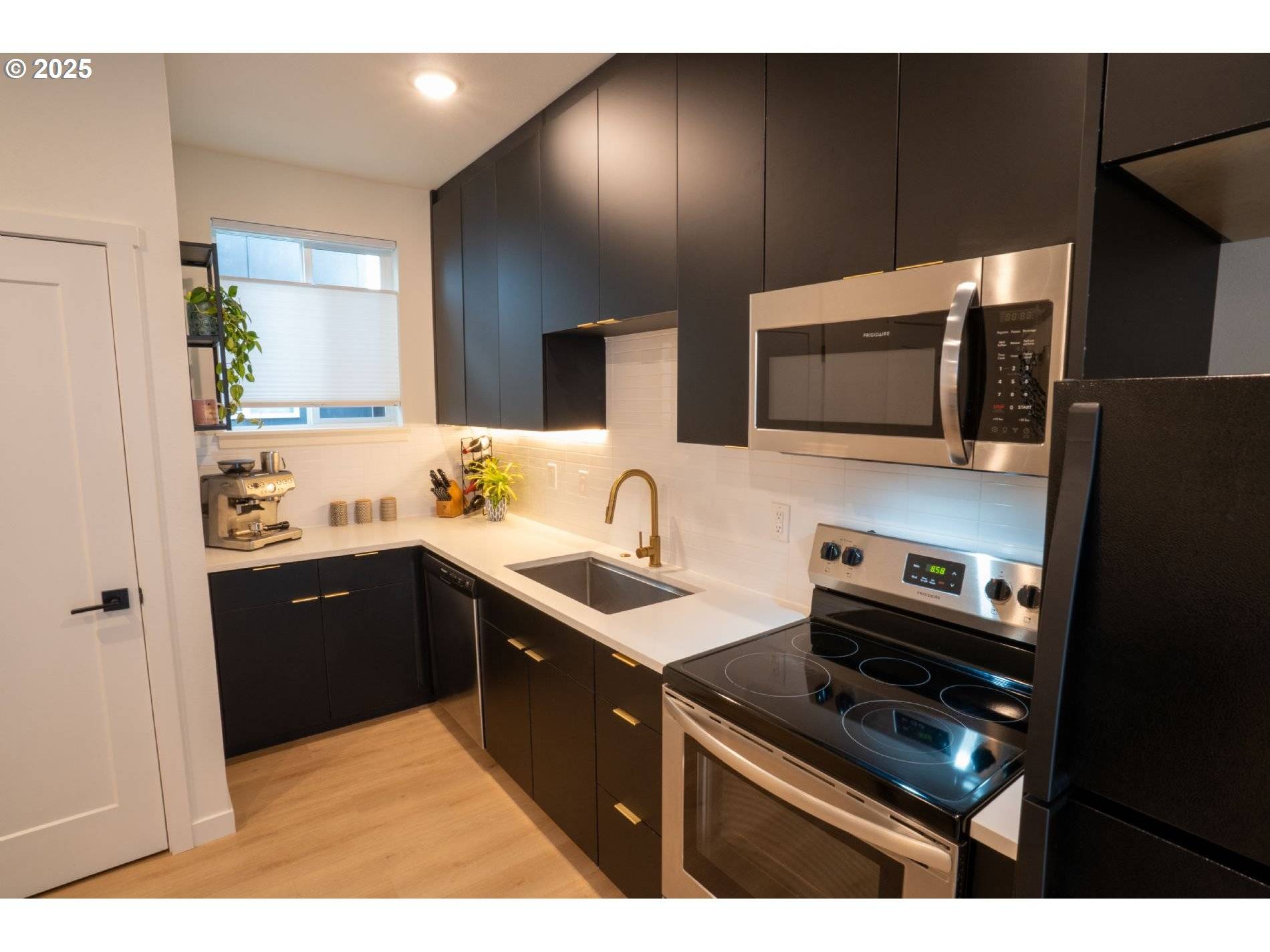 Portland, OR 97216,12071 SE OAK ST