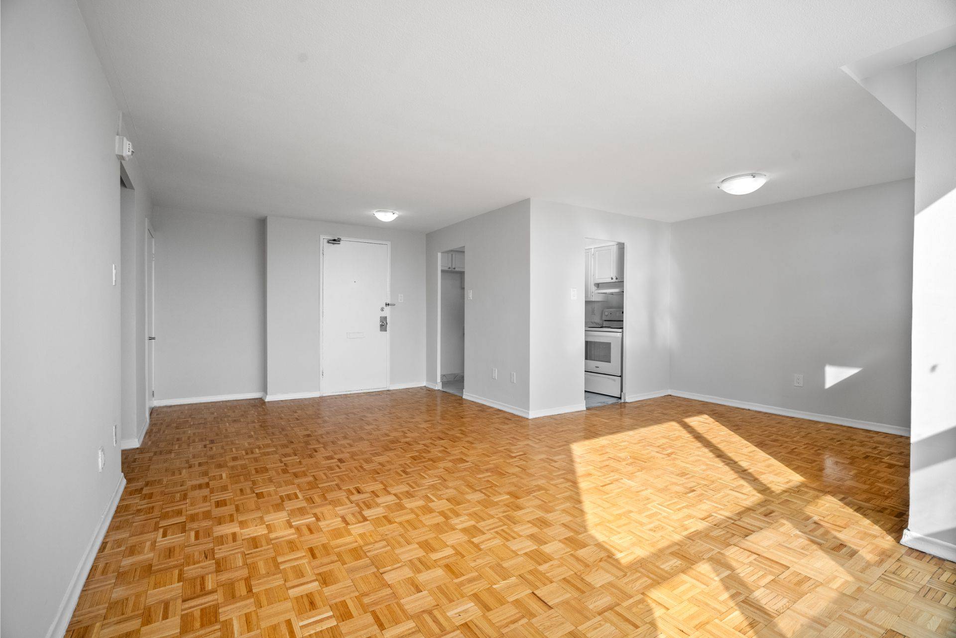 Toronto W04, ON M6L 1B4,1440 Lawrence AVE W #PH17