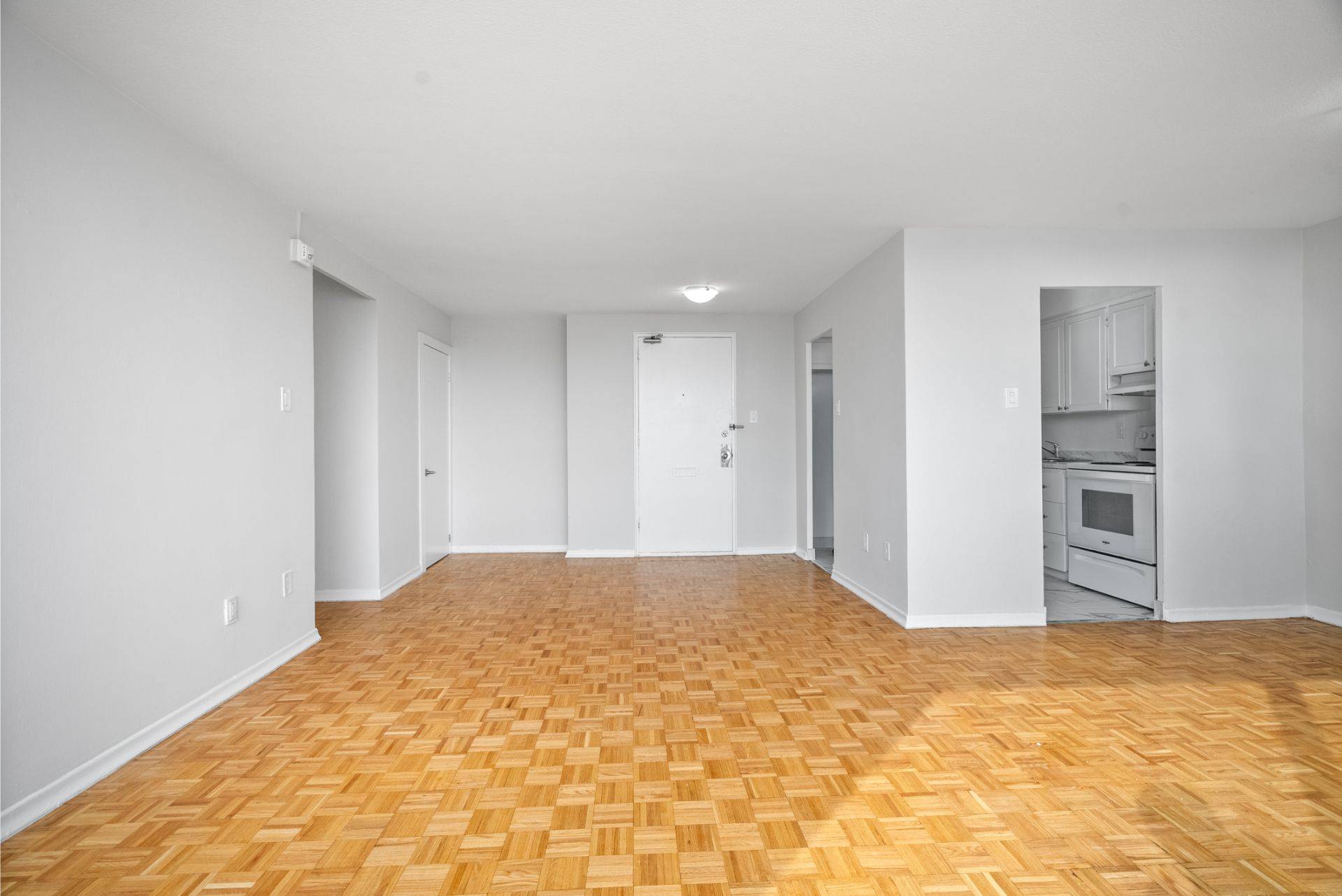 Toronto W04, ON M6L 1B4,1440 Lawrence AVE W #PH17