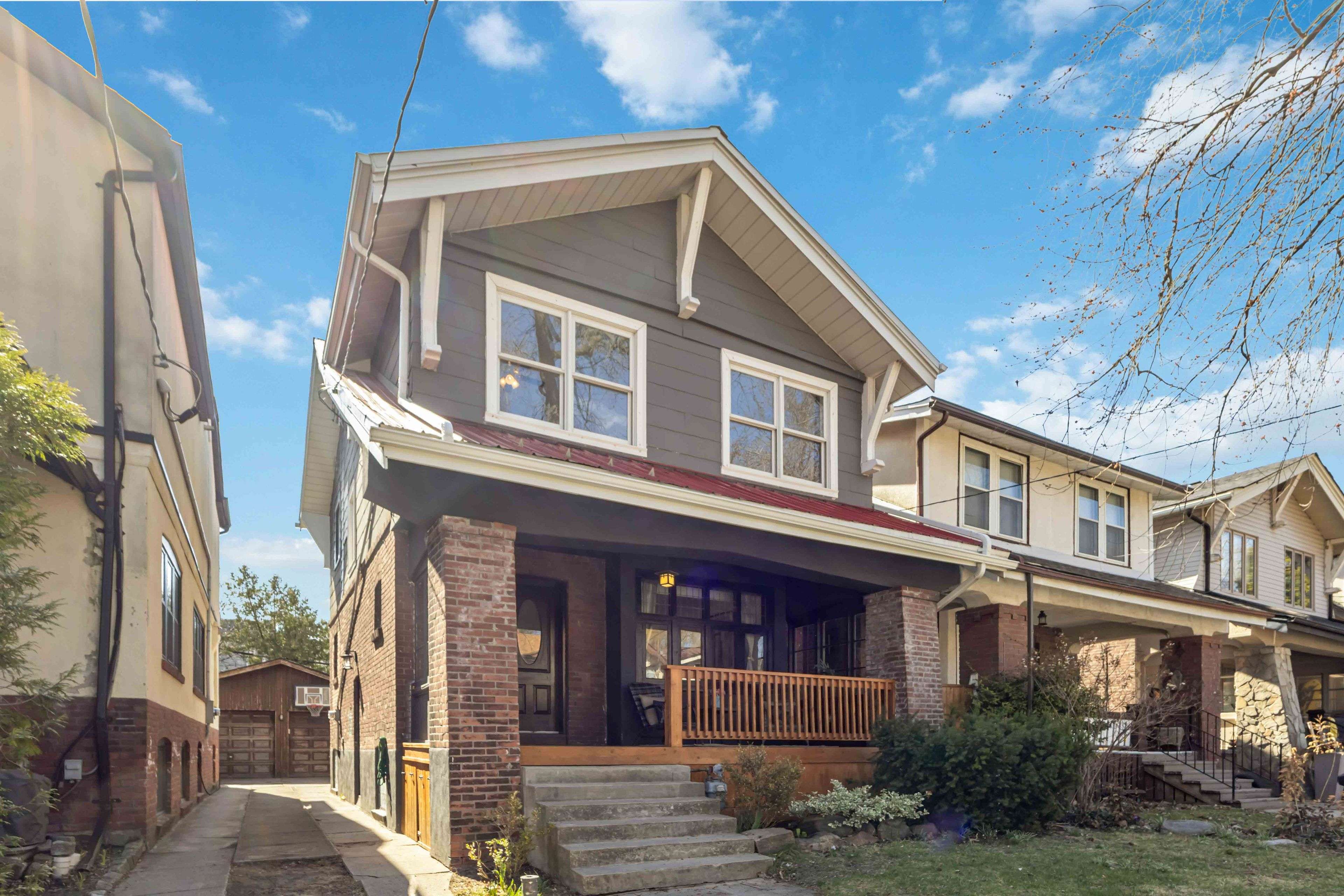Toronto E03, ON M4J 4H9,22 Oakdene CRES