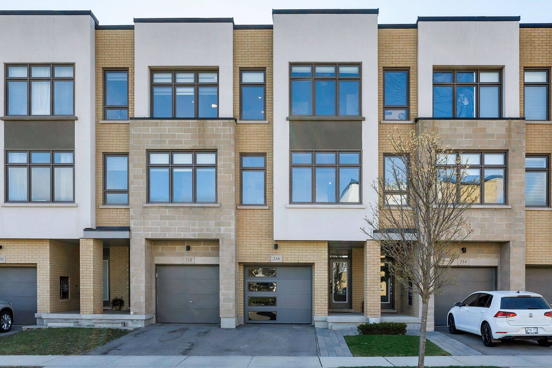 Oakville, ON L6H 0L6,216 Squire CRES
