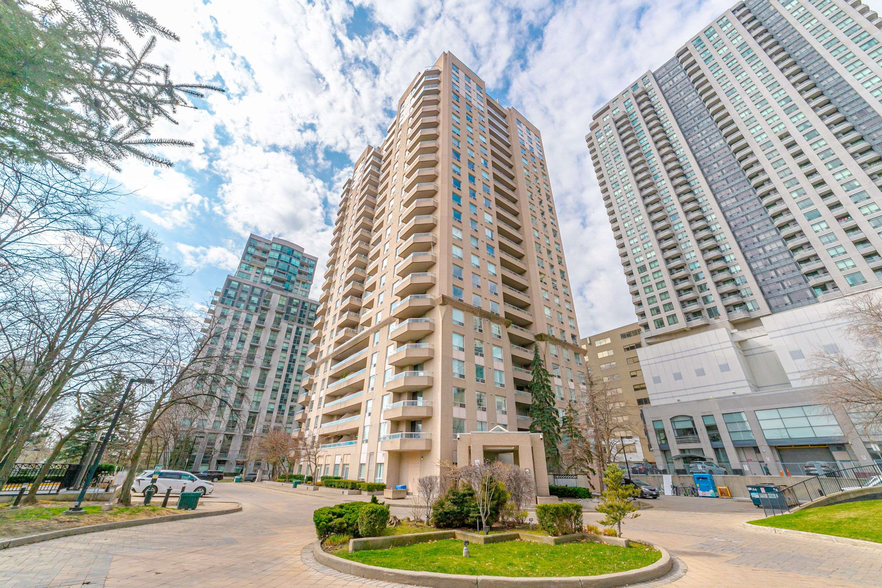 Toronto C14, ON M2N 6T5,18 Hillcrest AVE #Ph110