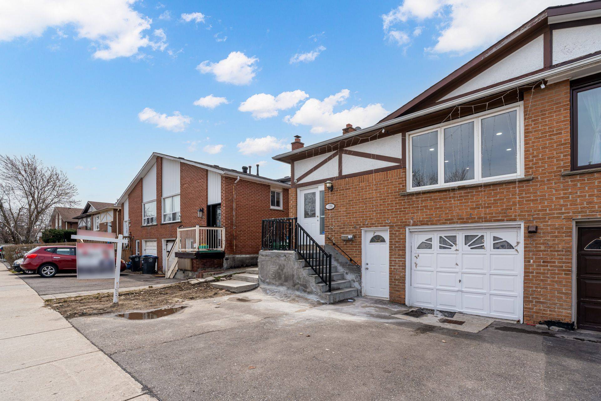 Brampton, ON L6V 2T9,166 Skegby RD