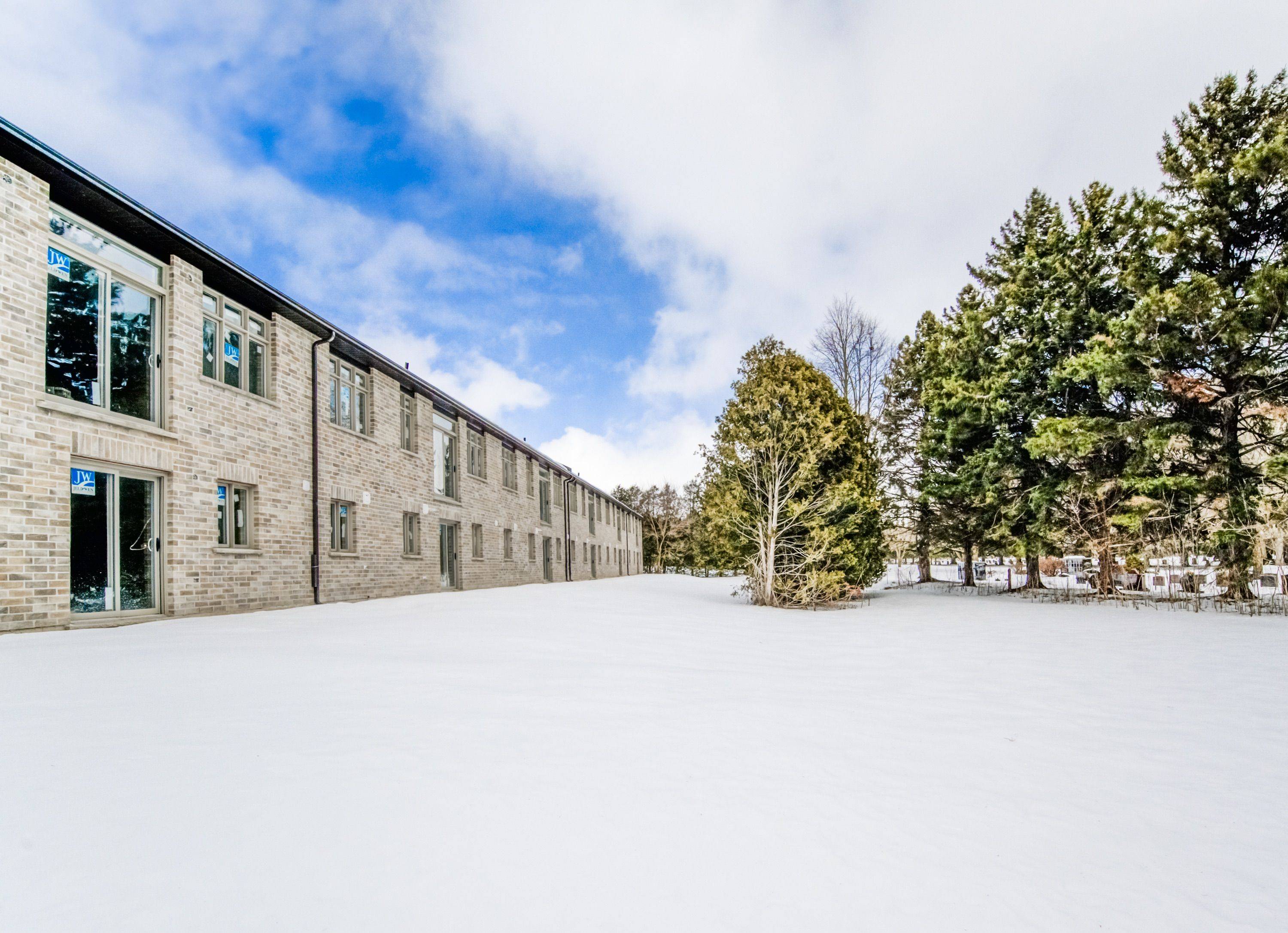 East Zorra-tavistock, ON N0J 1M0,44 Main ST E #19
