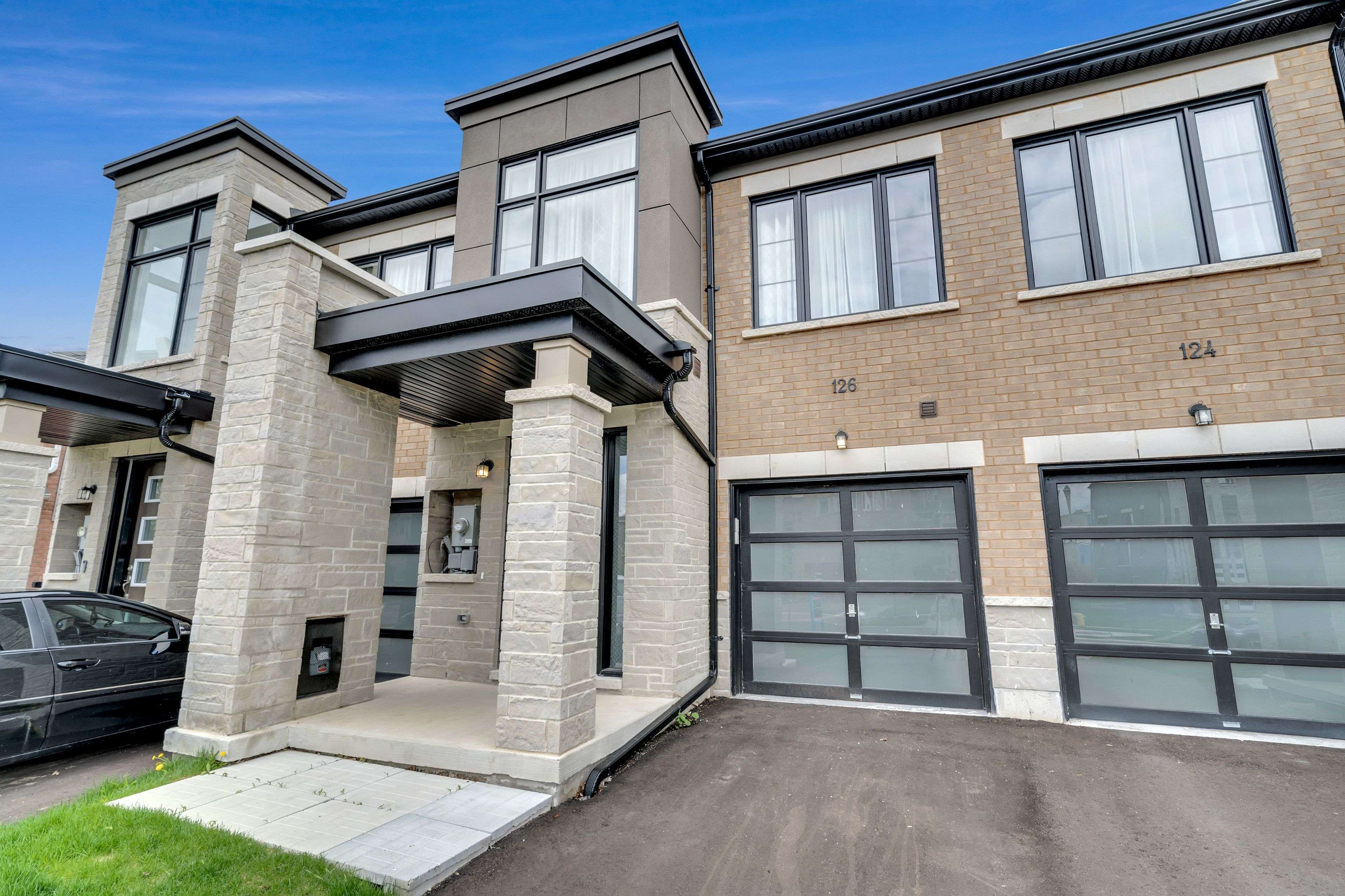 Whitby, ON L1R 0S2,126 PINE GATE PL