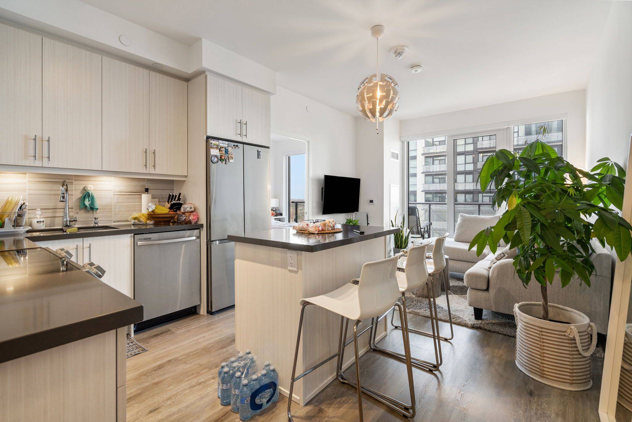 Richmond Hill, ON L4B 0H5,95 Oneida CRES #1704
