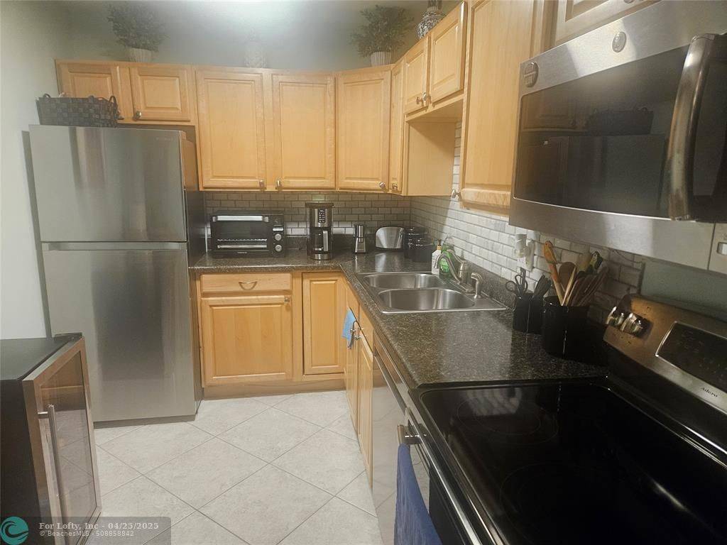 Deerfield Beach, FL 33441,959 SE 2nd Ave #112