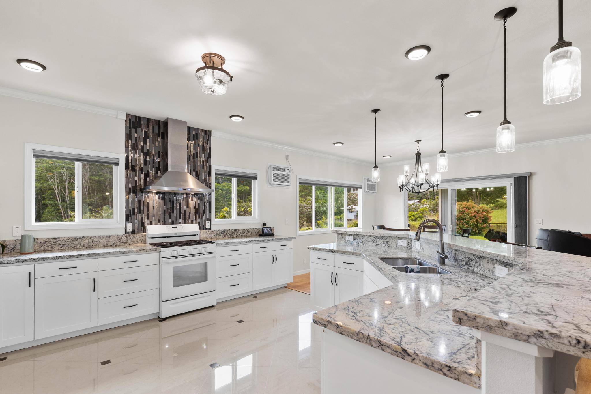 Kurtistown, HI 96760,17-903 VOLCANO RD