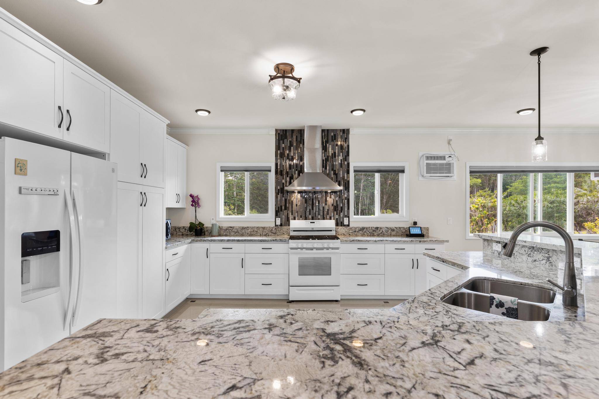 Kurtistown, HI 96760,17-903 VOLCANO RD