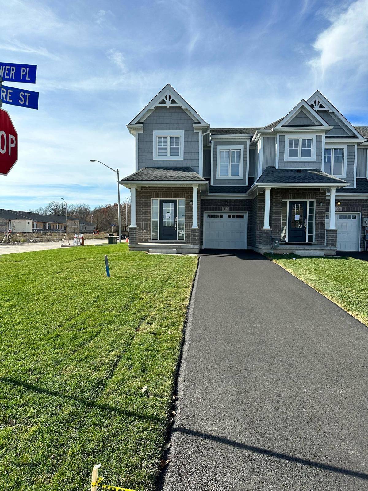 Welland, ON L3B 5N8,210 Sunflower PL