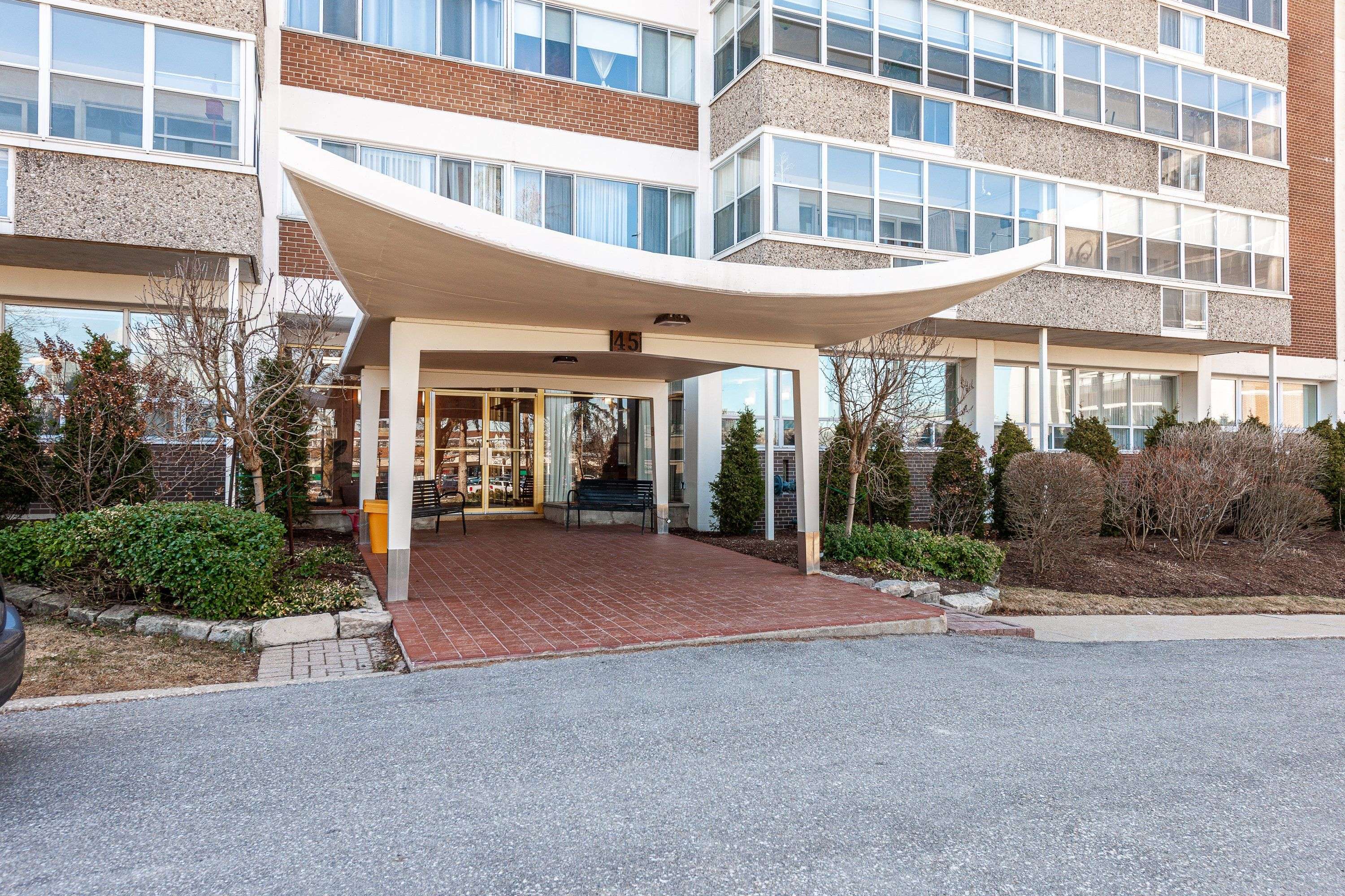 Waterloo, ON N2L 2R3,45 Westmount RD N #102