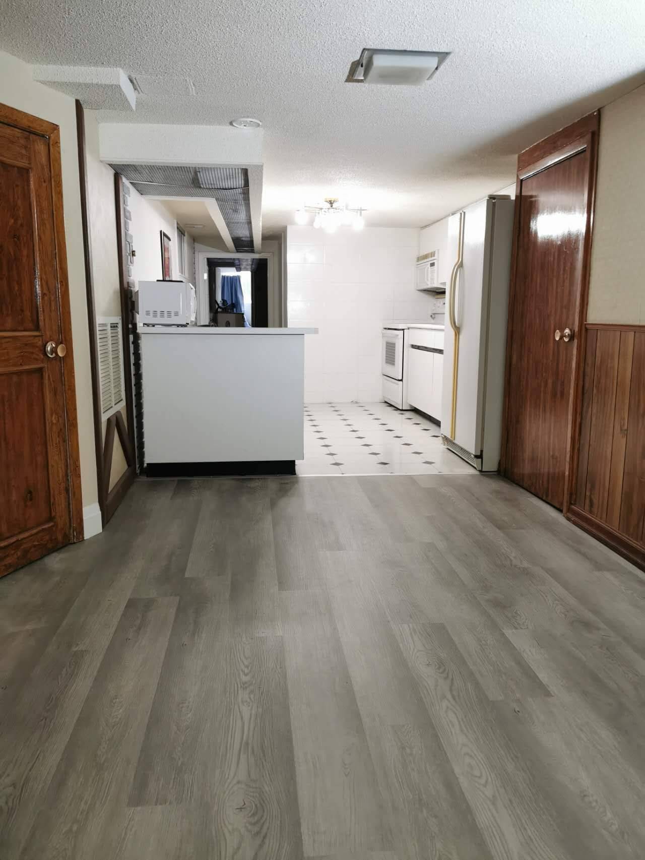 Toronto C01, ON M6J 2J3,253 Palmerston AVE #Basement Ensuite Room