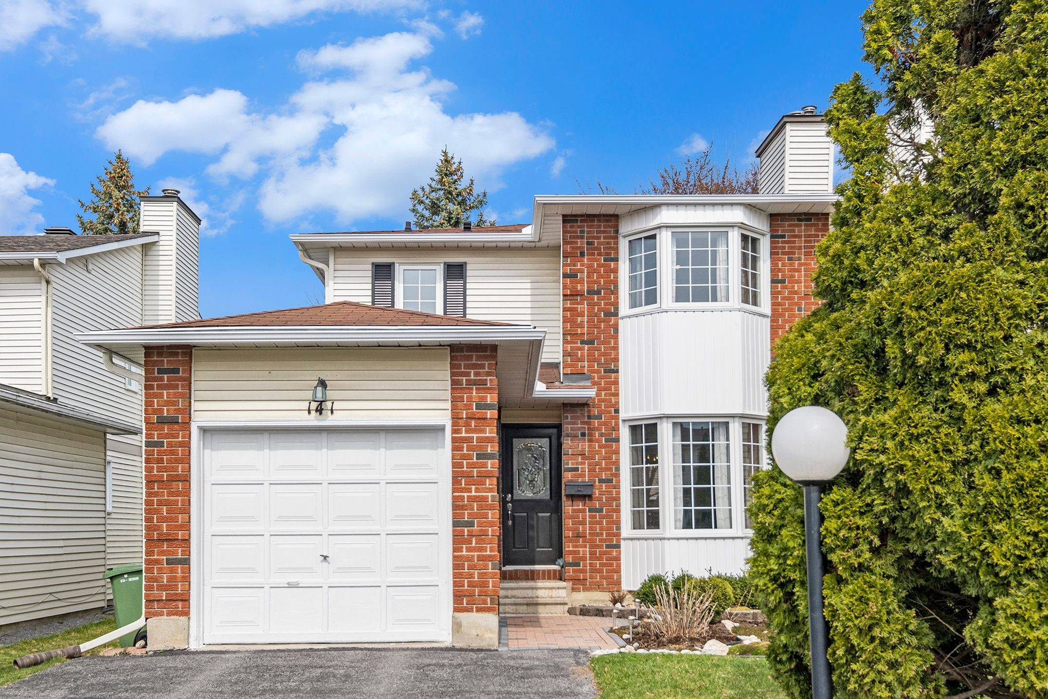 Kanata, ON K2L 3W2,141 Shearer CRES