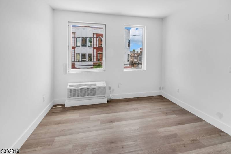 Newark City, NJ 07108,39 Madison Ave #108