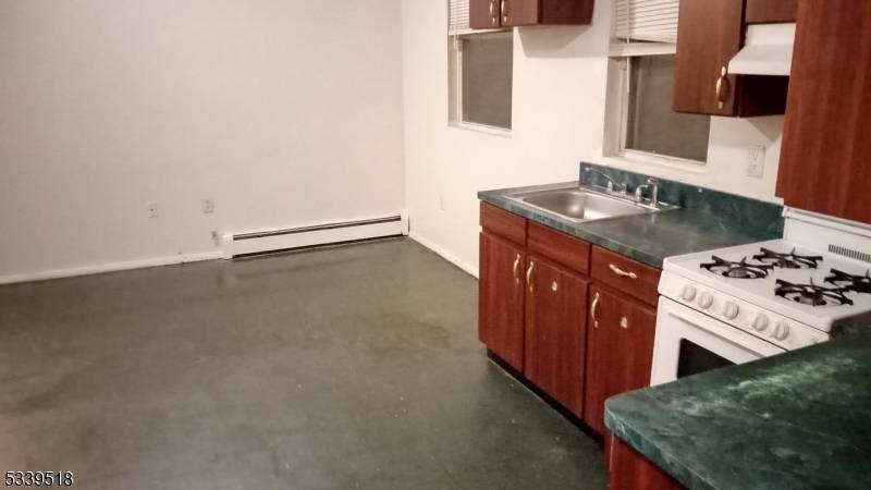 Elizabeth City, NJ 07206,216 Trumbull St