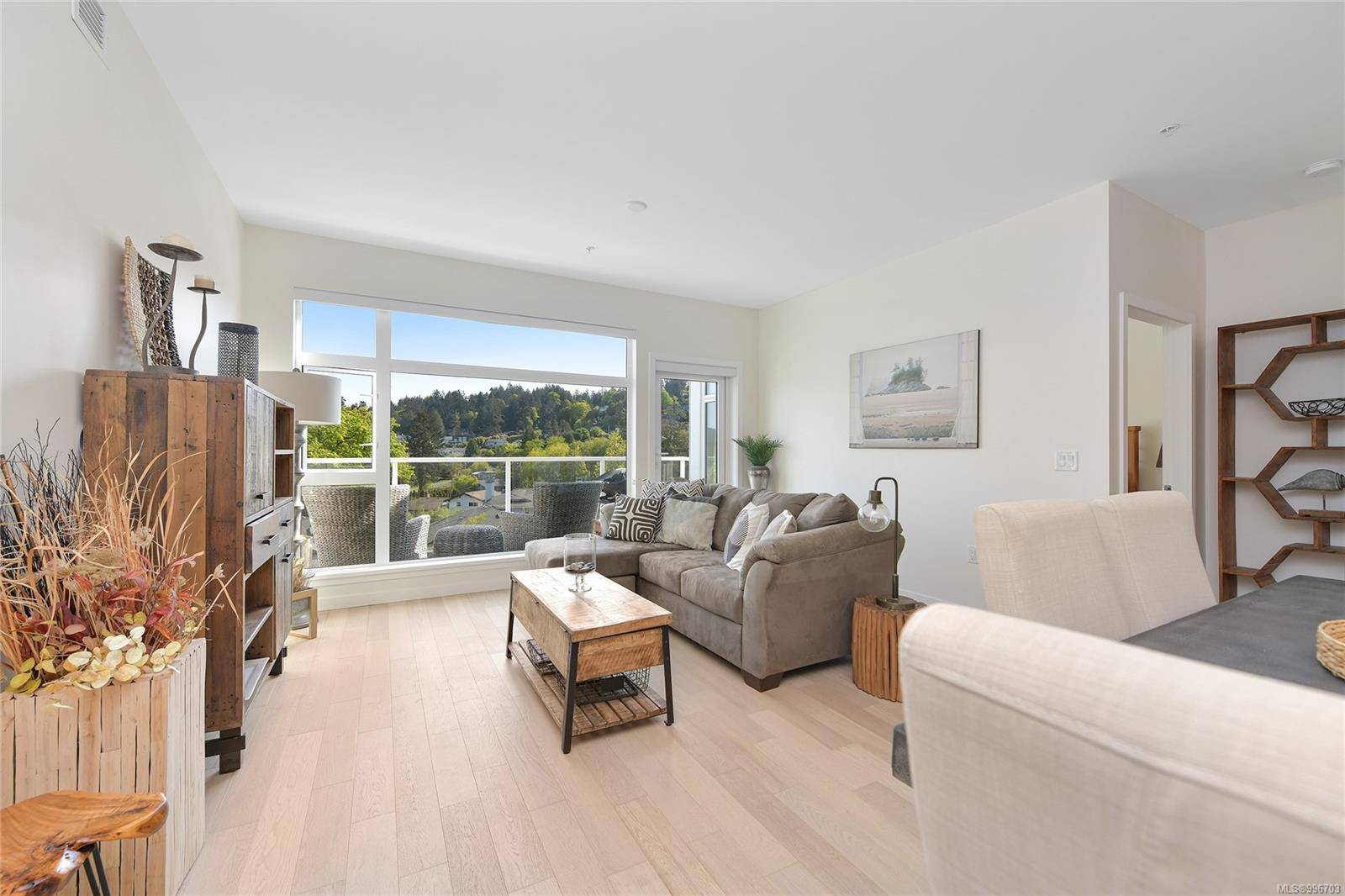 Saanich, BC V8P 3M9,5118 Cordova Bay Rd #407