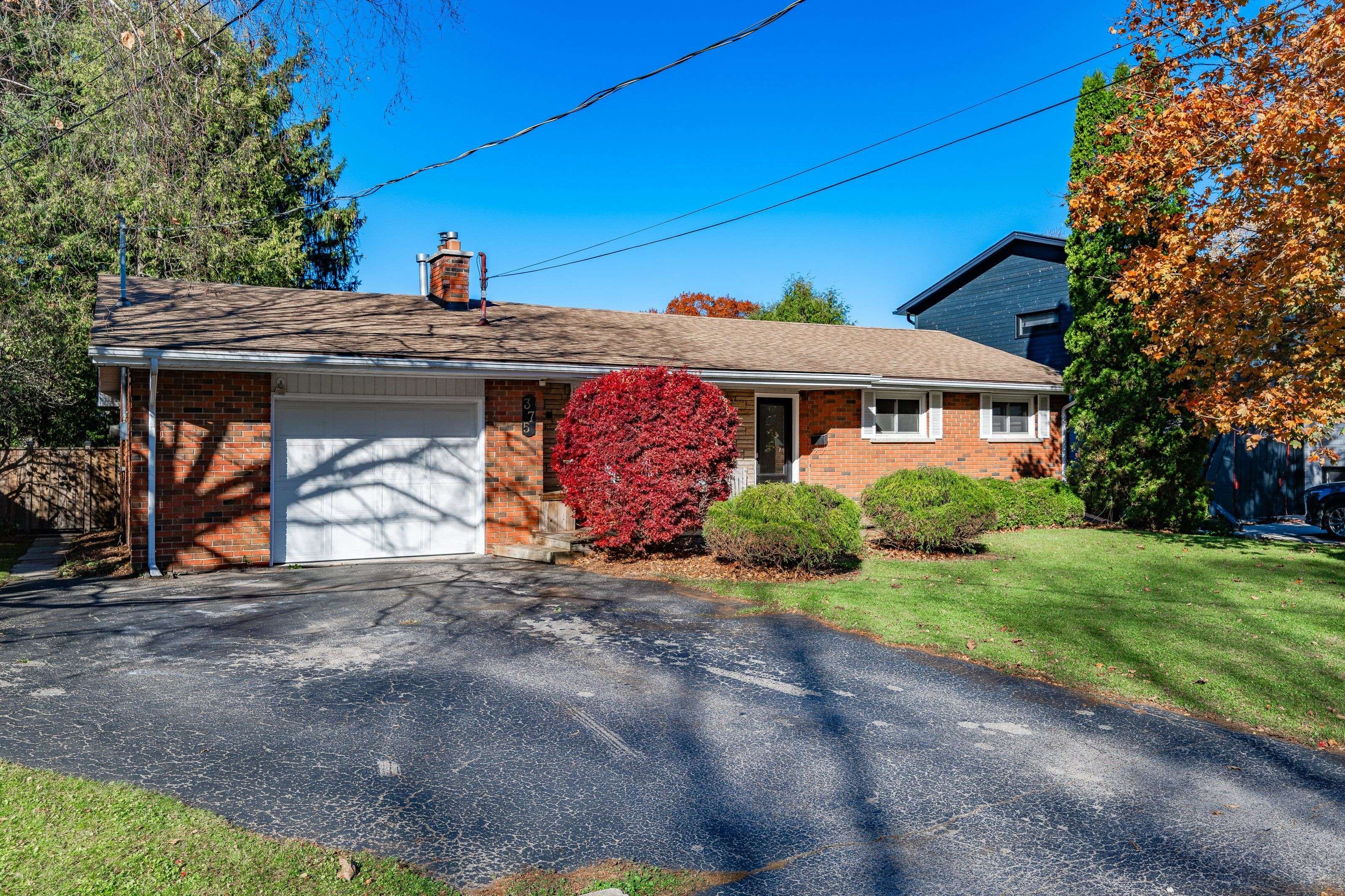 Hamilton, ON L9G 2Z1,375 Clarendon DR