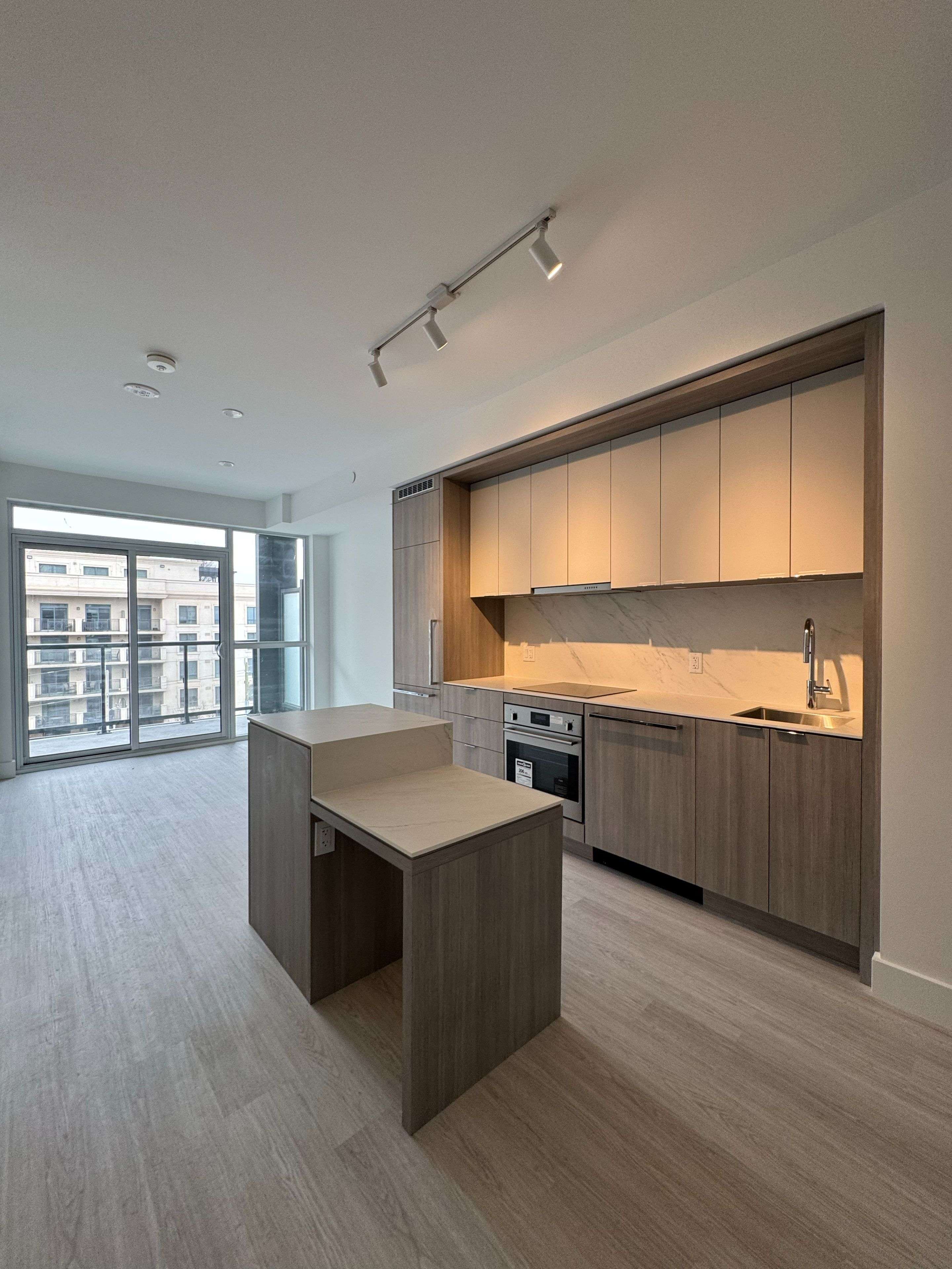 Toronto C15, ON M2K 0H6,6 Greenbriar RD #626