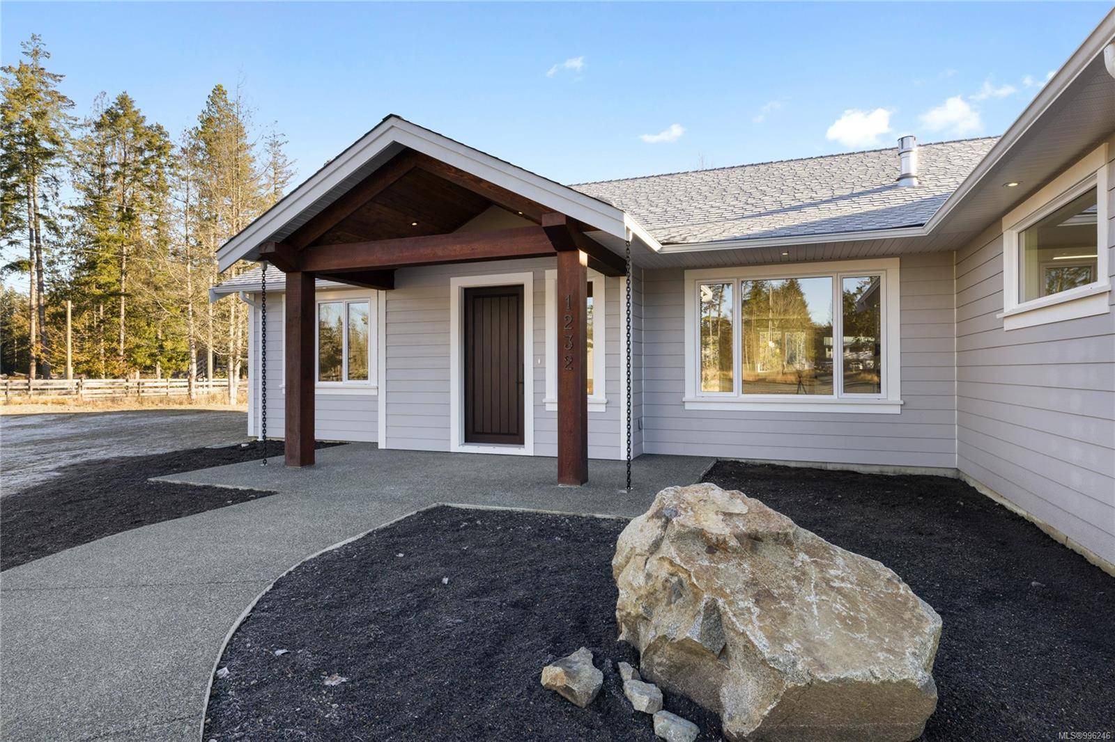 Coombs, BC V0R 1M0,1230 / 1232 Station Rd