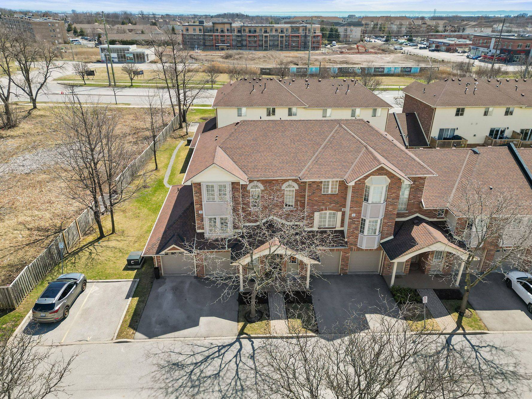 Burlington, ON L7M 4S8,4045 Upper Middle RD #28