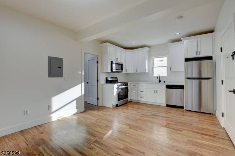 Montclair Twp., NJ 07042,135 Forest St 2R #2R