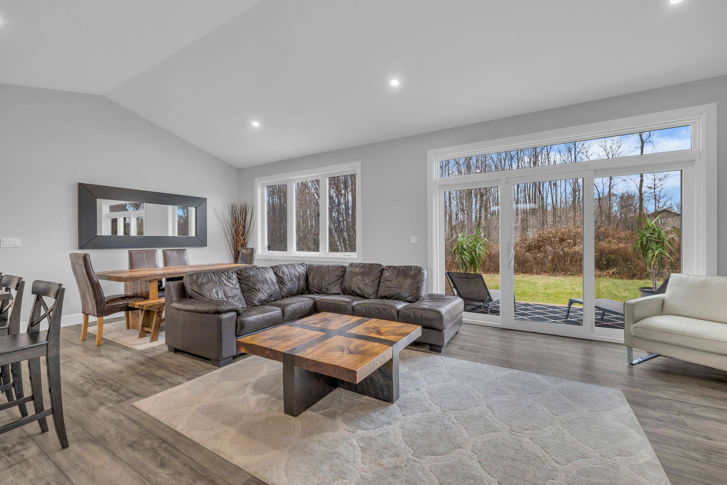 Brockville, ON K6V 7K1,1077 SHEARER DR