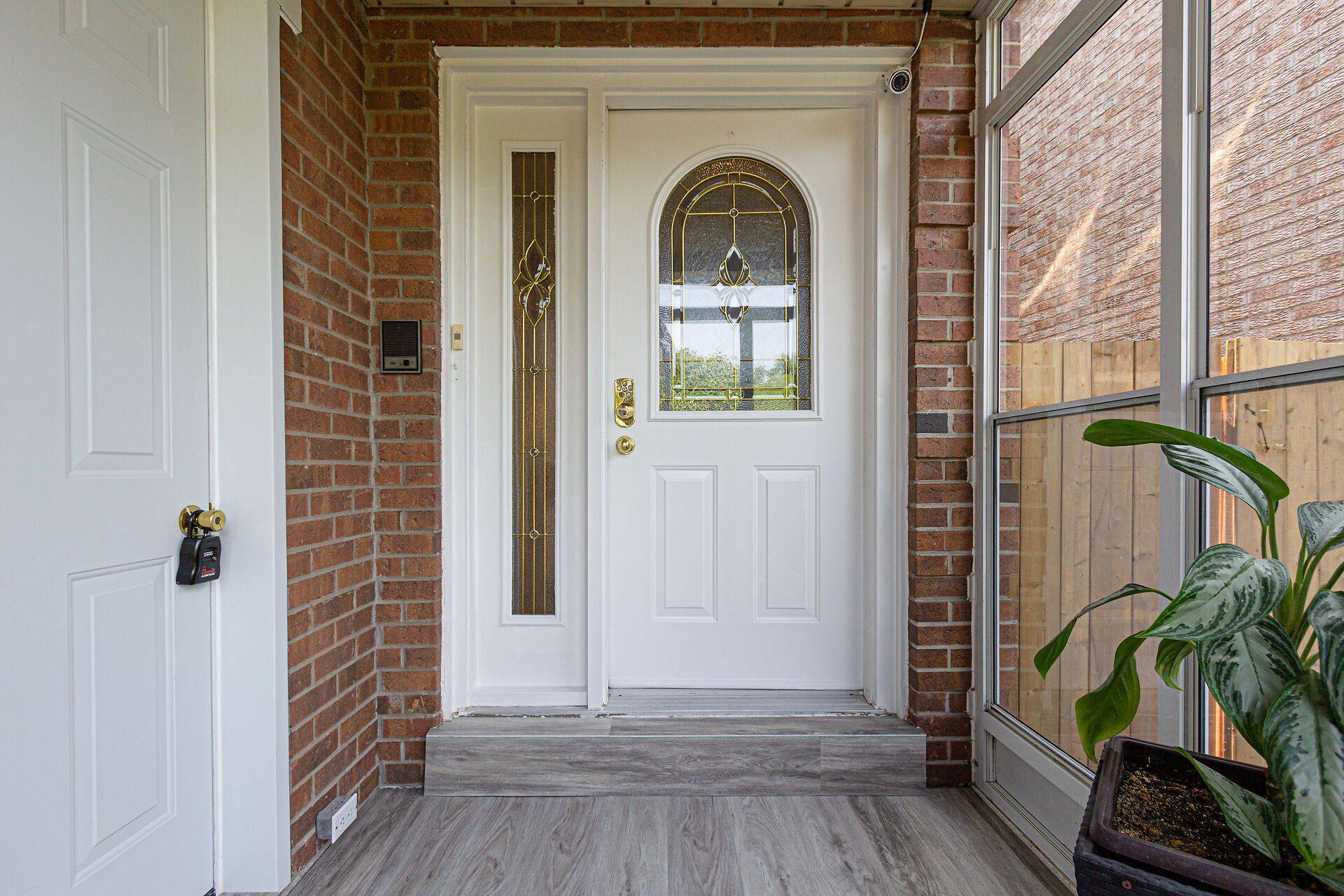 Mississauga, ON L4W 3H2,4302 Highgate CRES