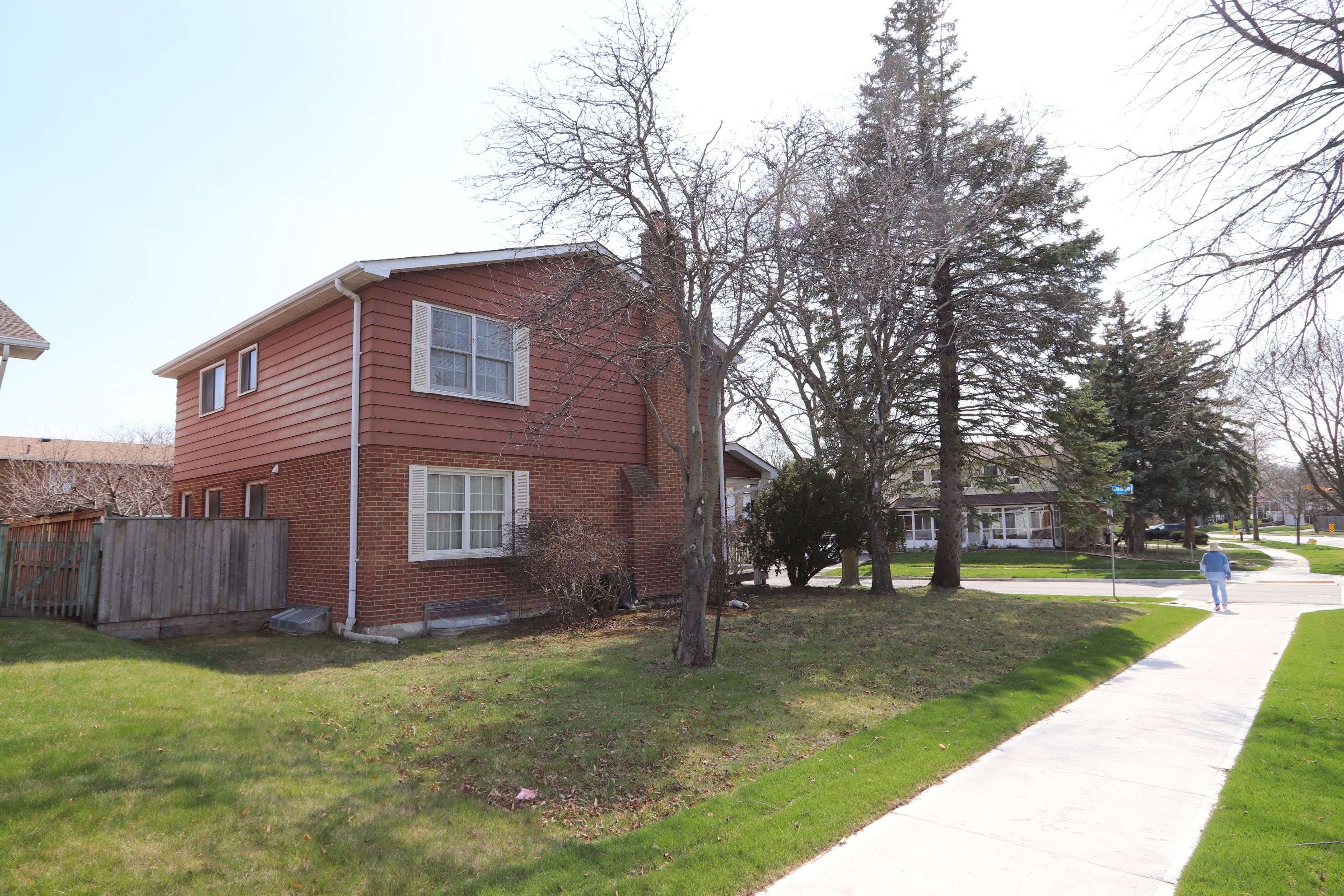 Toronto E05, ON M1T 2W3,61 Kilchurn Castle DR