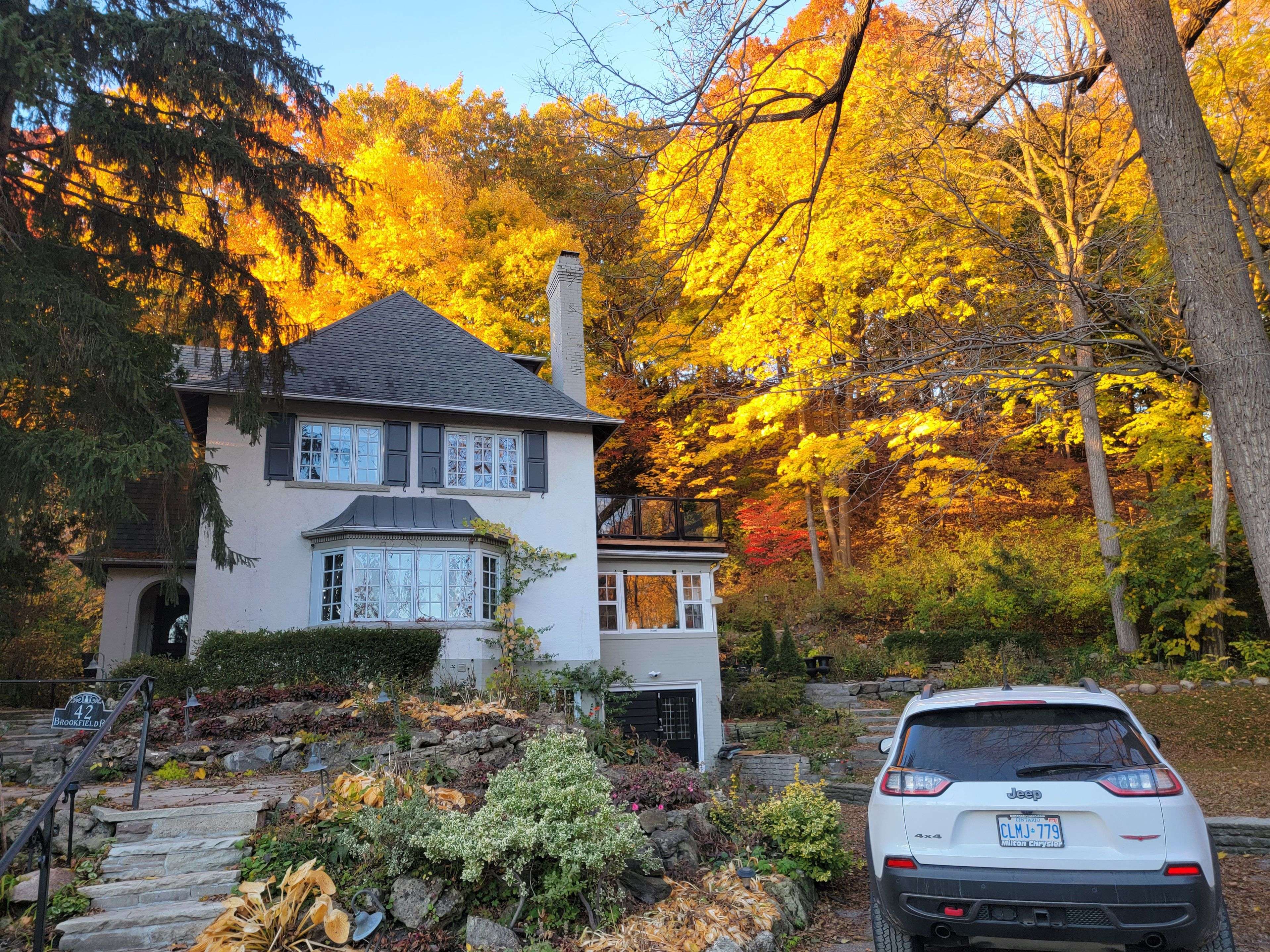 Toronto C12, ON M2P 1A9,42 Brookfield RD