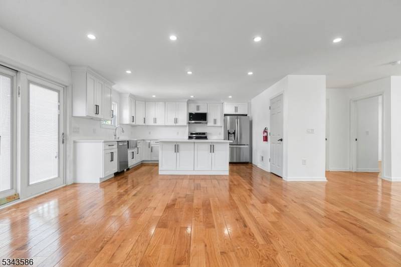 Hackensack City, NJ 07601,483 Parker Ave