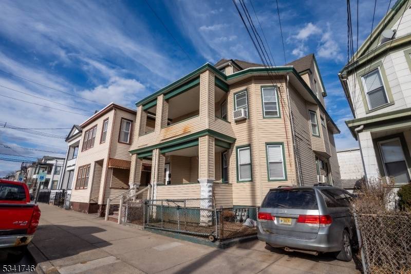 Passaic City, NJ 07055,186 Columbia Ave