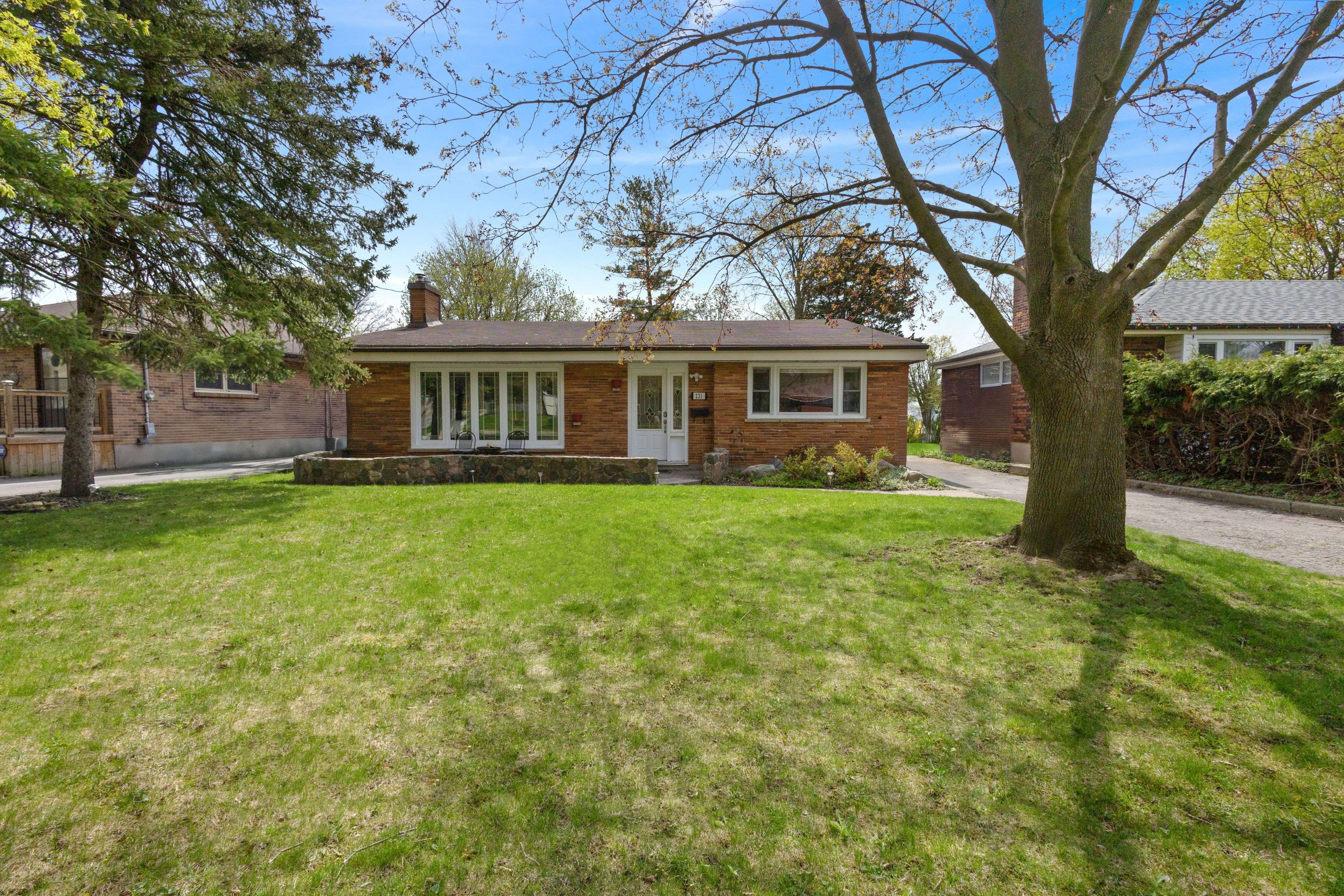 London East, ON N5W 5A2,221 Merlin CRES