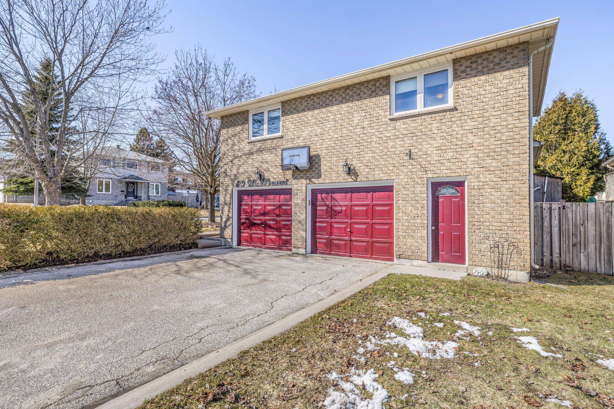 Bradford West Gwillimbury, ON L3Z 2G3,69 Wood CRES