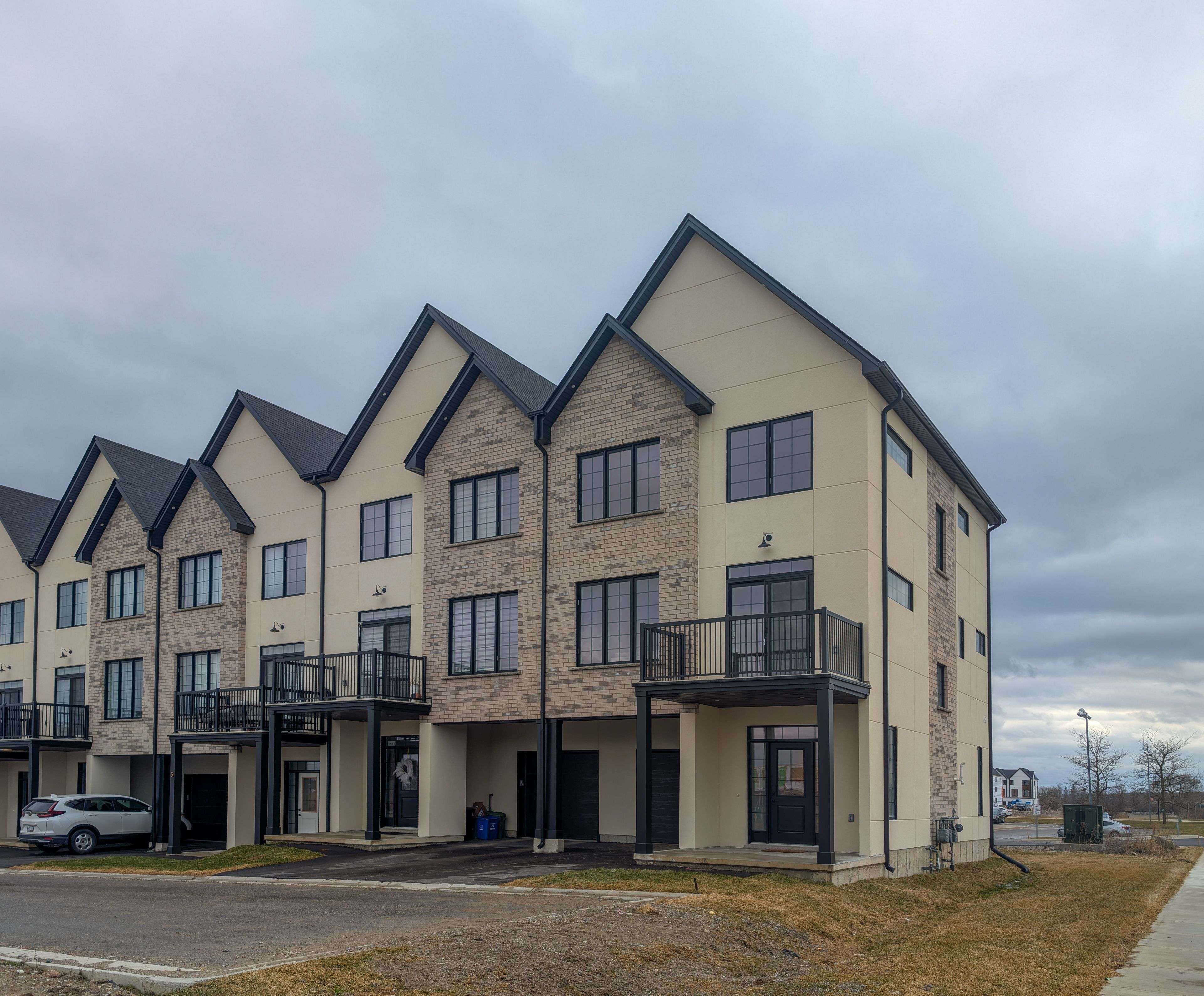 London South, ON N6L 0H4,235 Kennington WAY #8