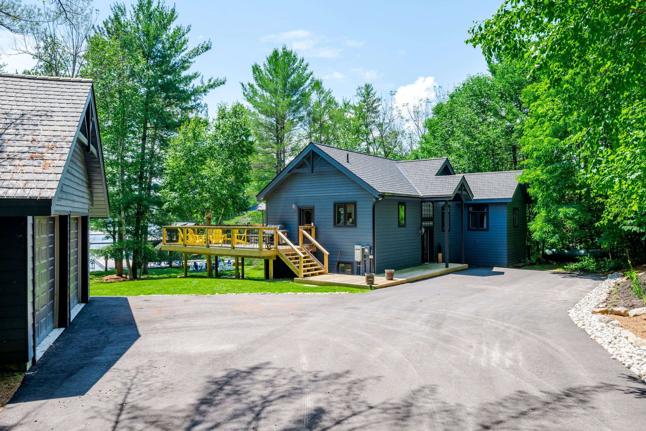 Muskoka Lakes, ON P0B 1J0,1298 Hemlock Point RD