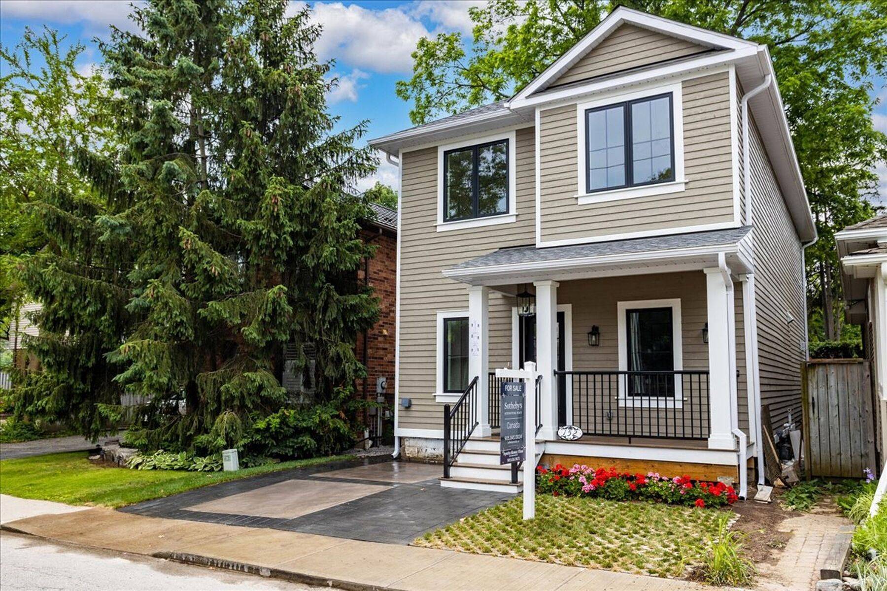 Oakville, ON L6K 3J4,152 CHISHOLM ST