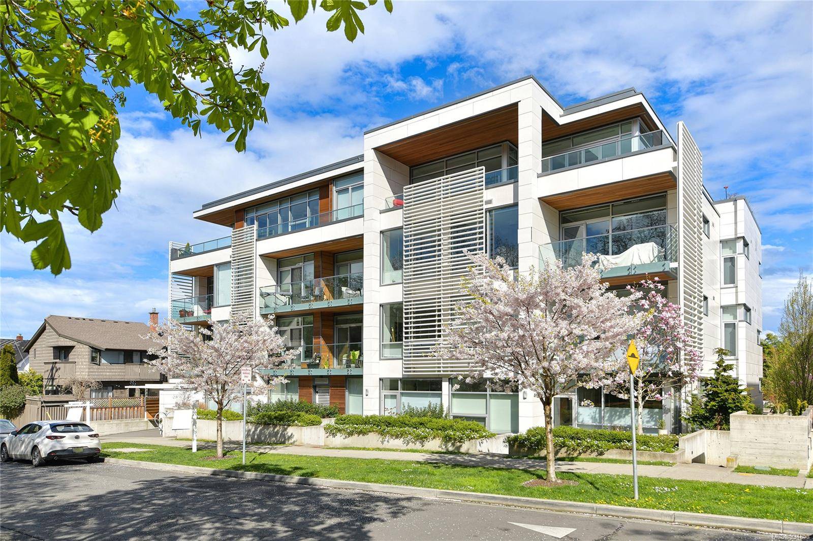 Victoria, BC V8V 2Y6,986 Heywood Ave #103