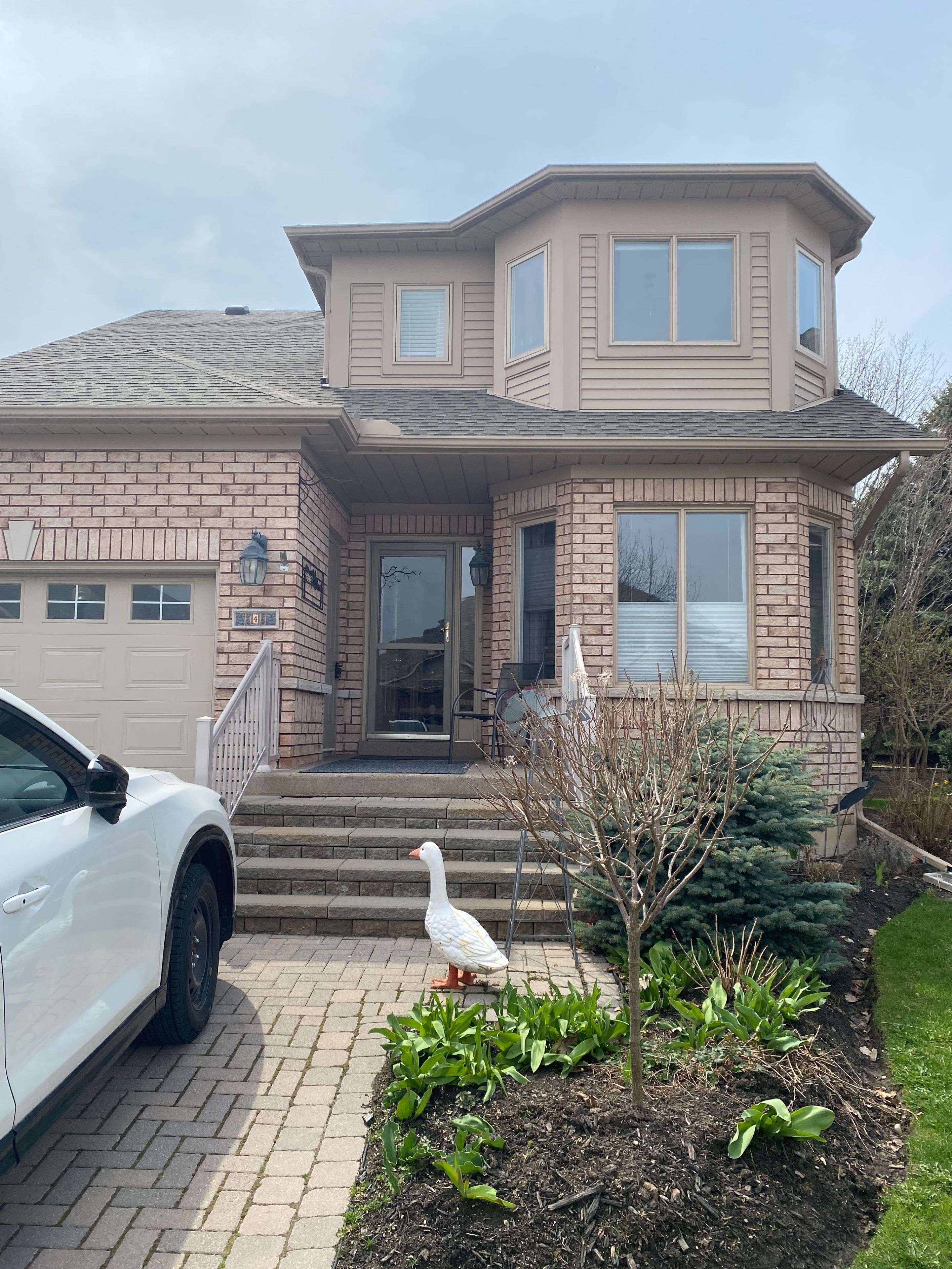 New Tecumseth, ON L9R 2G1,4 Artisan LN