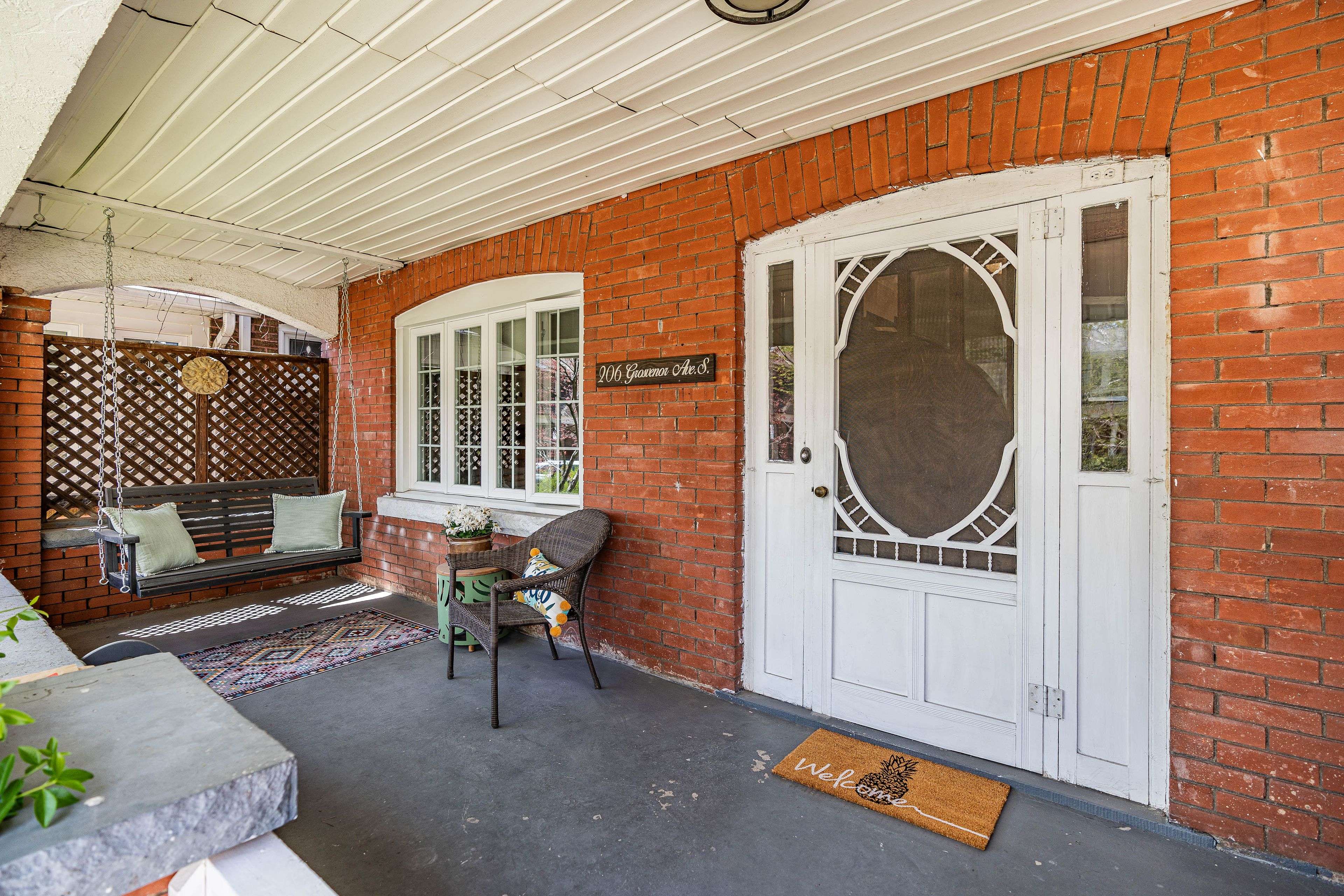 Hamilton, ON L8M 3L6,206 Grosvenor AVE S