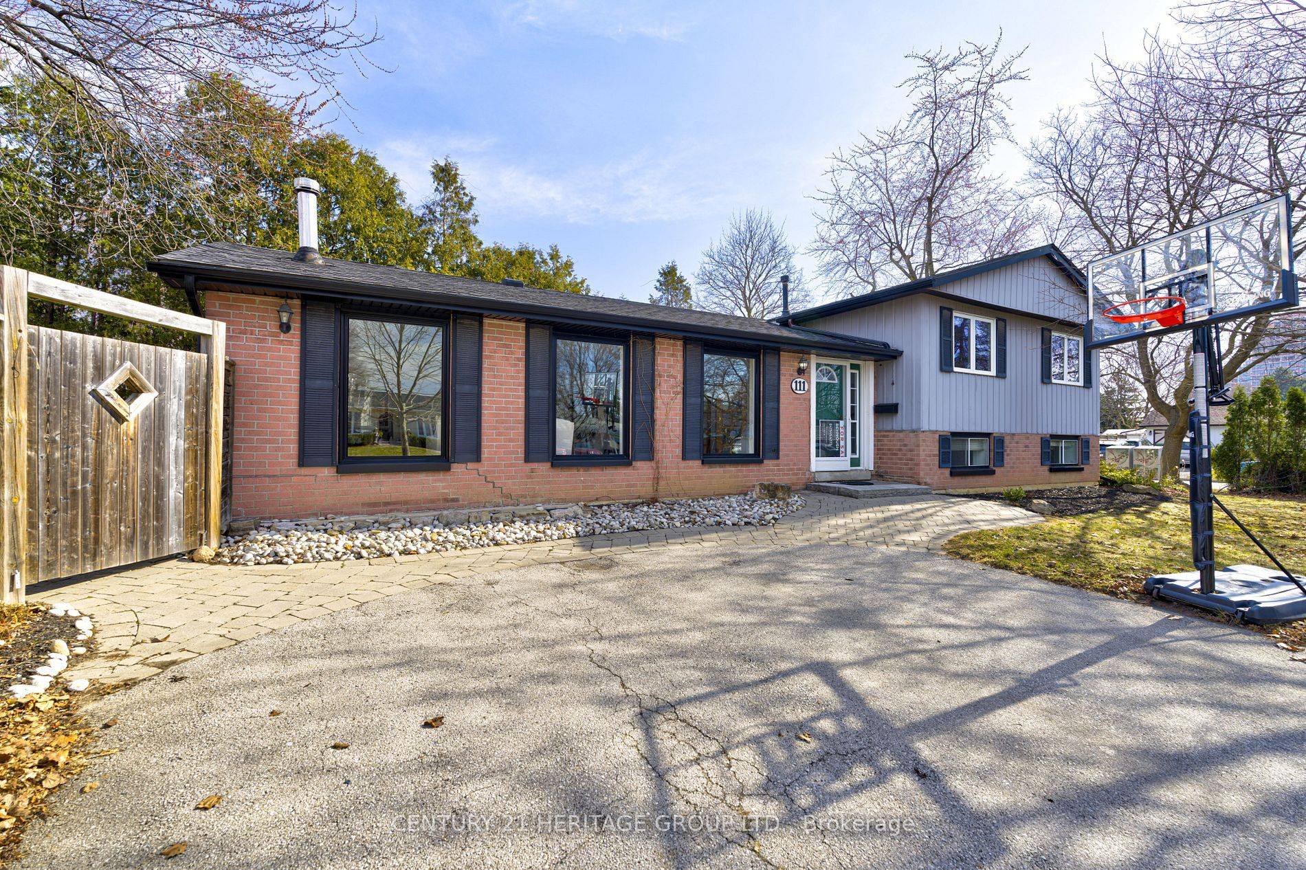 Milton, ON L9T 2Z5,111 Lorne Scots DR