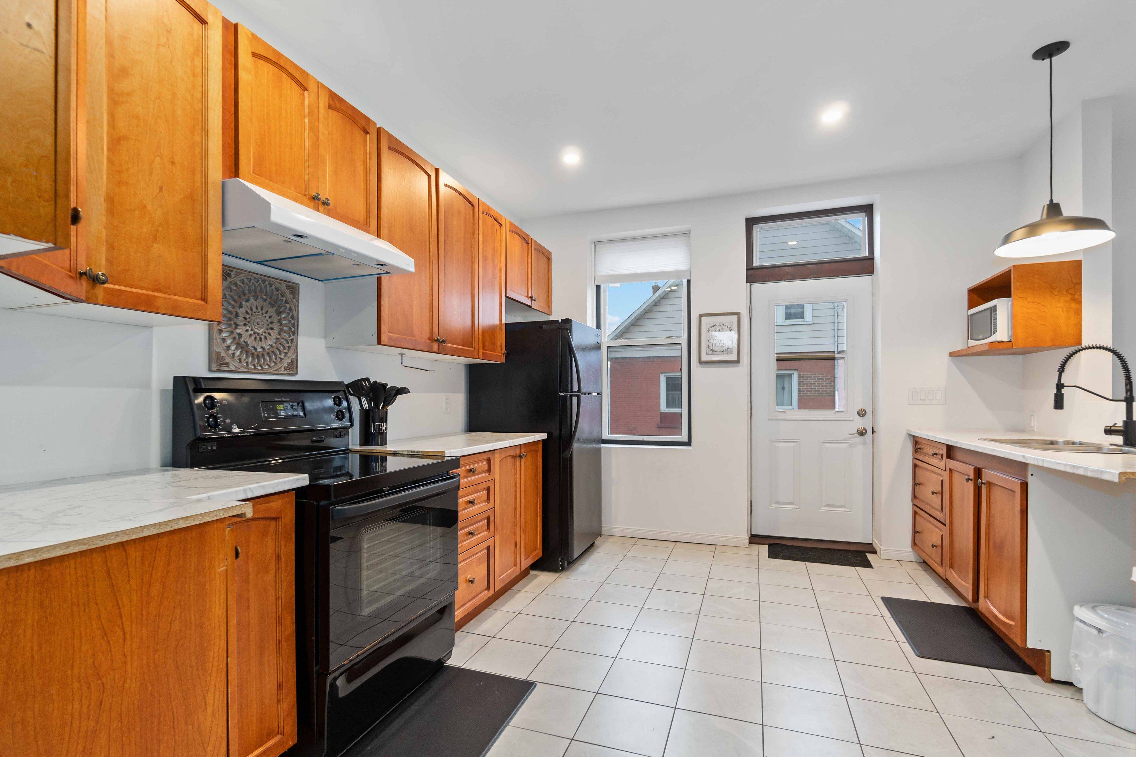 Smiths Falls, ON K7A 1W7,25 James ST