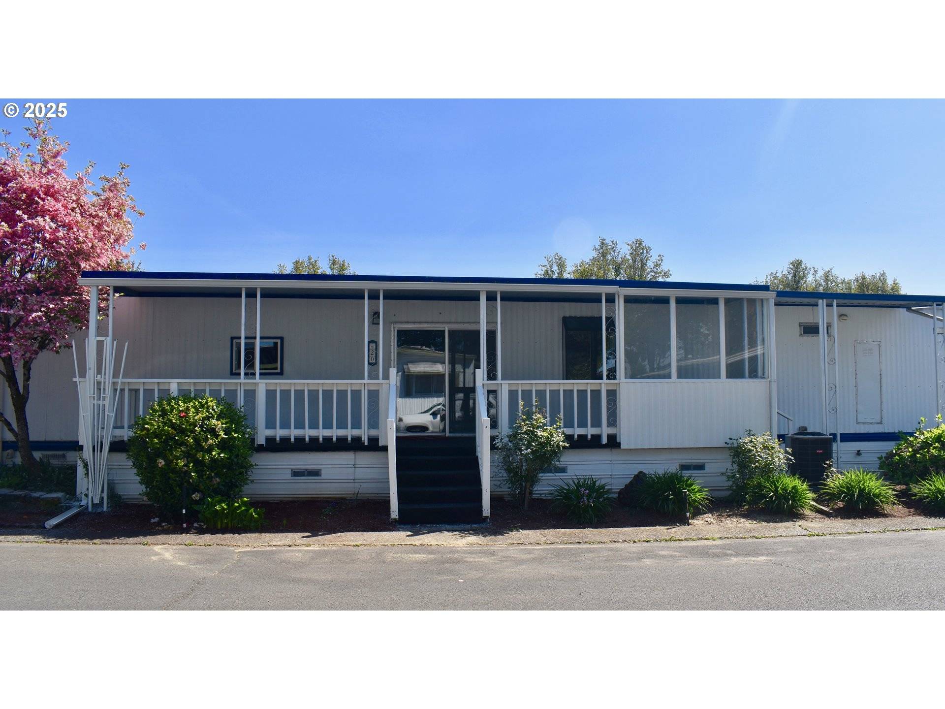 Eugene, OR 97402,1800 LAKEWOOD CT #20