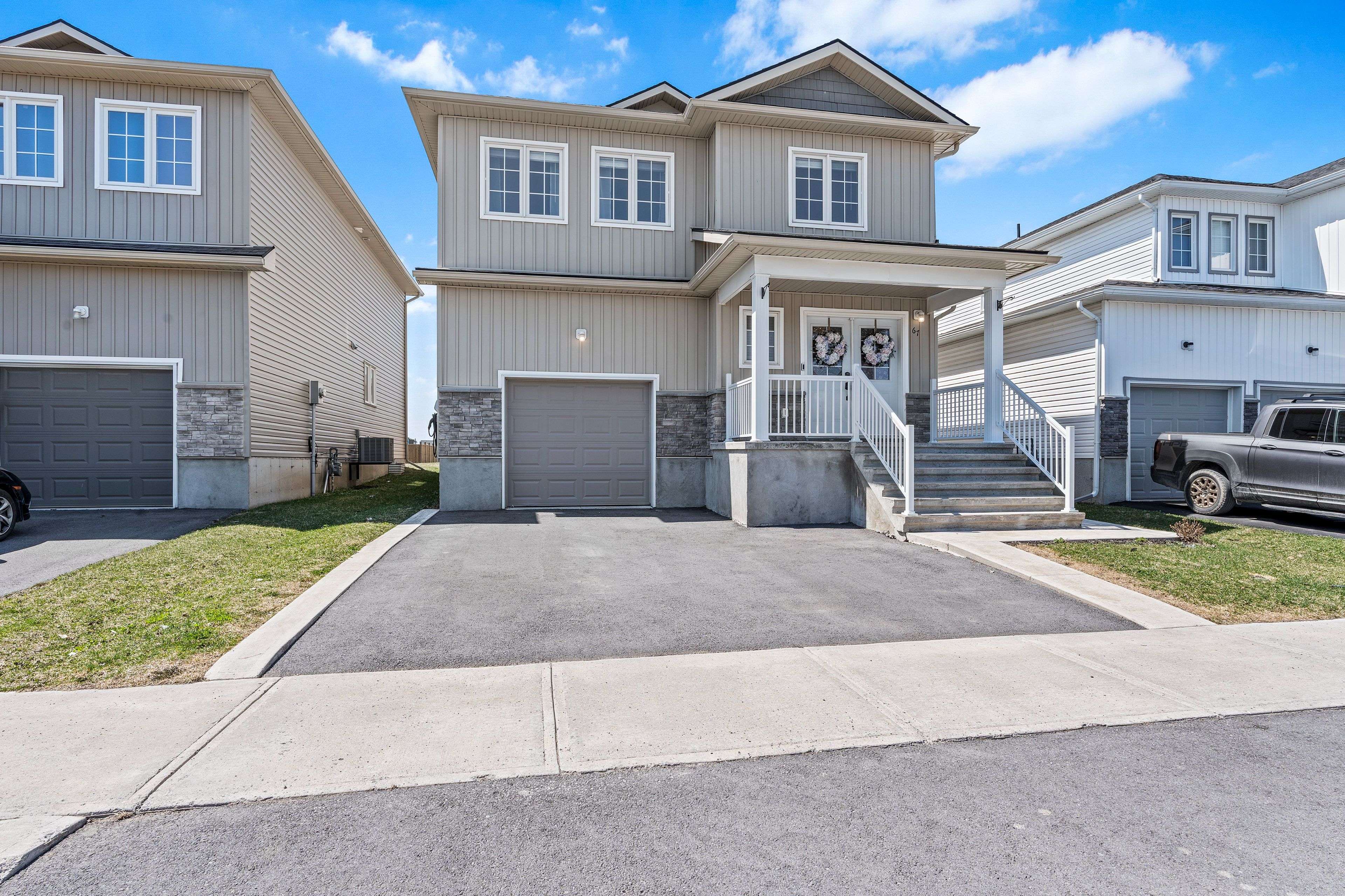 Loyalist, ON K0H 2H0,67 BRENNAN CRES