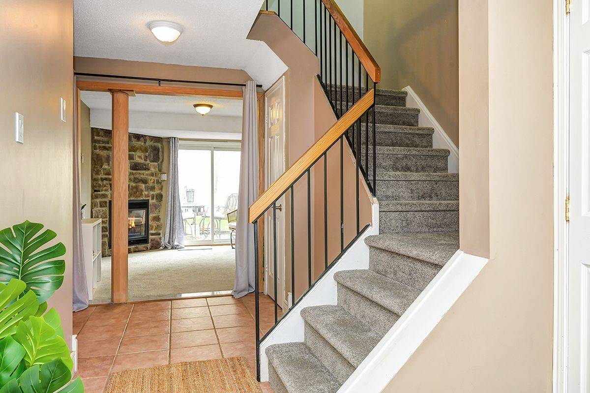 Tanglewood - Grenfell Glen - Pineglen, ON K2G 4N1,5 Crestlea CRES #D