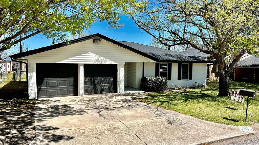 White Settlement, TX 76108,708 Saddle Road